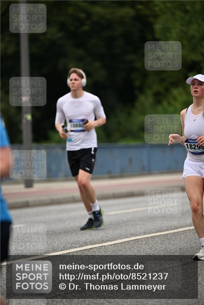 29.06.2025 - hella hamburg halbmarathon Dr. Thomas Lammeyer http://msf.ph/oto/8521237 29.06.2025 10:34:14 Kennedybrücke 1063, 1192, 1230, 1661, 2901, 3524, 3573, 4198, 4575, 4580, 4819, 6418, 6598, 6626, 7449, 8048, 10322, 10641, 10880 meine-sportfotos.de