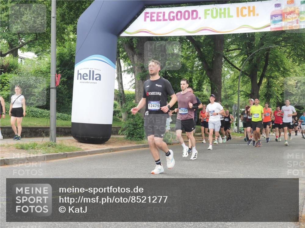 29.06.2025 - hella hamburg halbmarathon KatJ http://msf.ph/oto/8521277 29.06.2025 10:50:04 Zwischen KM18-KM19 1427, 1464, 2683, 7243 meine-sportfotos.de