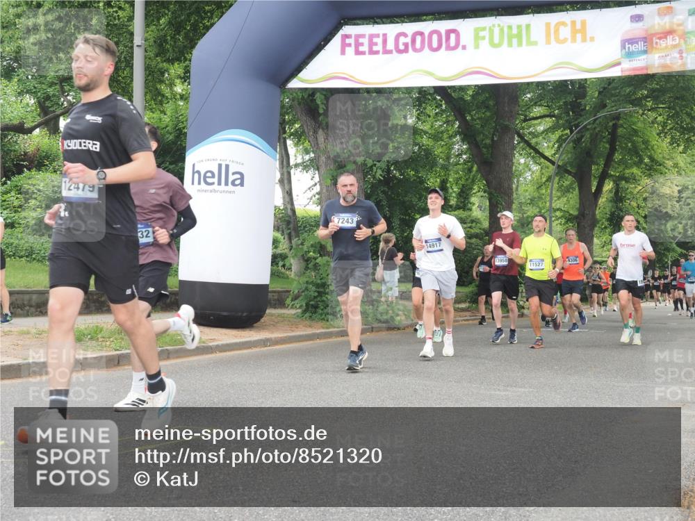 29.06.2025 - hella hamburg halbmarathon KatJ http://msf.ph/oto/8521320 29.06.2025 10:50:05 Zwischen KM18-KM19 1427, 1464, 7243 meine-sportfotos.de