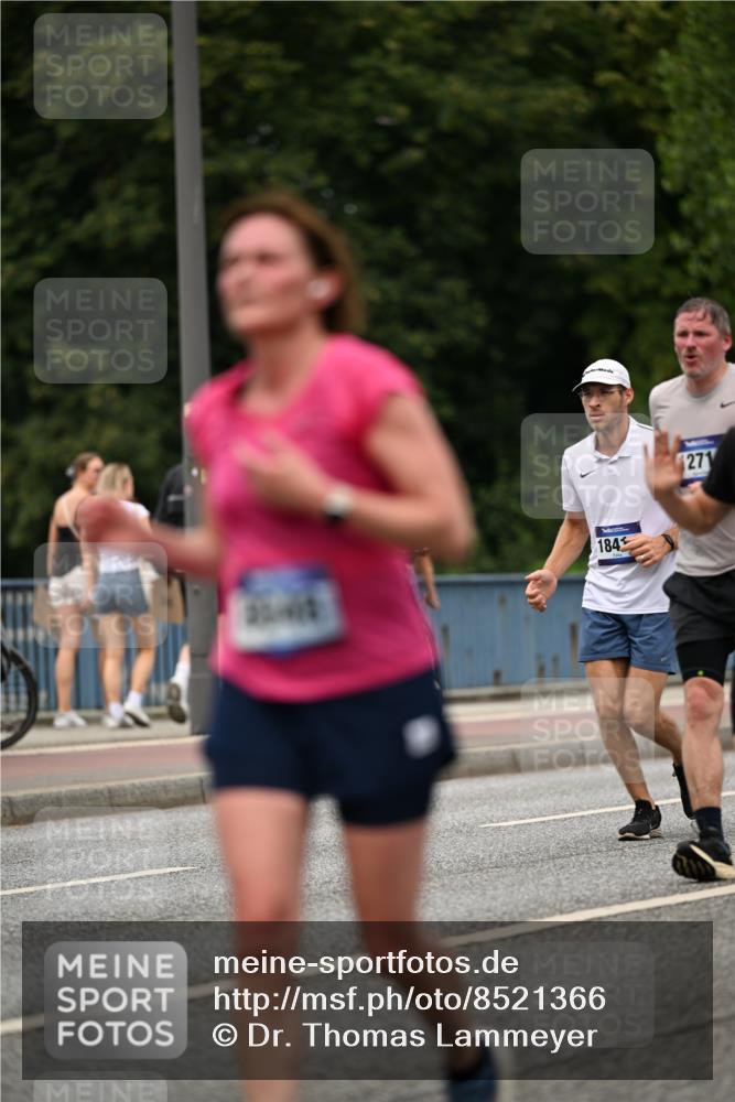29.06.2025 - hella hamburg halbmarathon Dr. Thomas Lammeyer http://msf.ph/oto/8521366 29.06.2025 10:34:18 Kennedybrücke 1063, 1230, 1661, 2901, 3524, 3573, 4198, 4575, 4580, 4819, 6418, 6598, 6626, 8048, 10322, 10641, 10880 meine-sportfotos.de