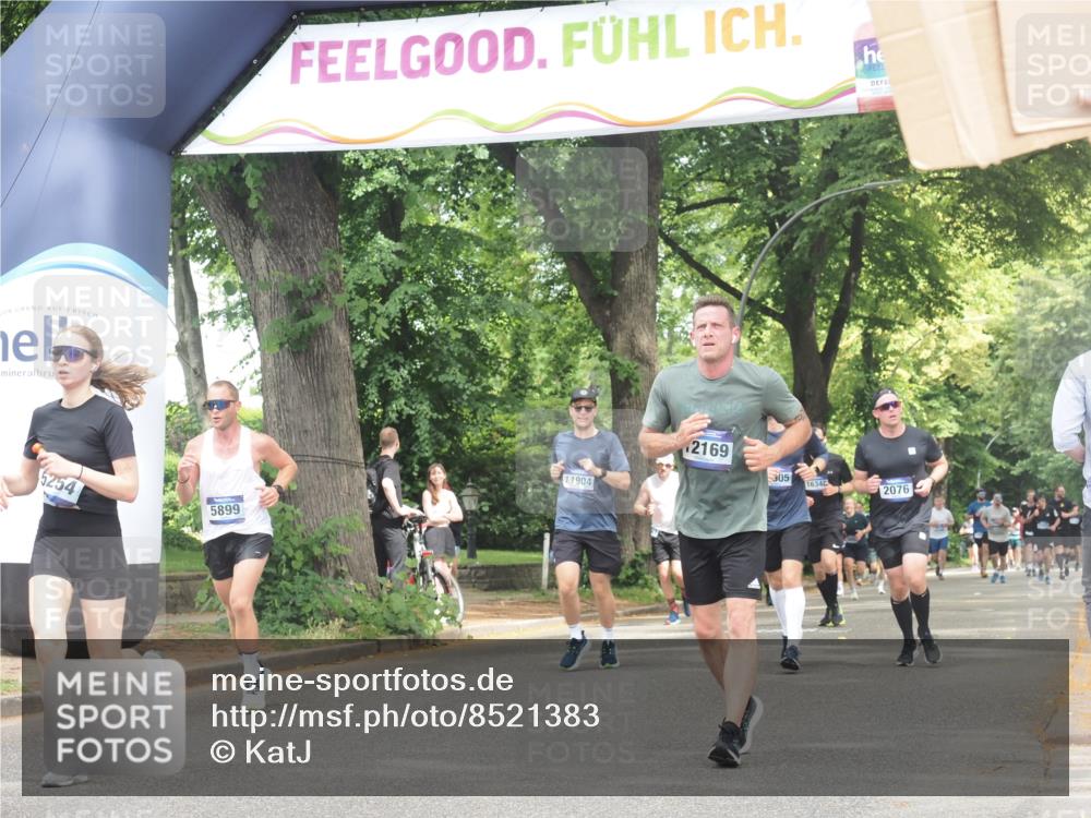 29.06.2025 - hella hamburg halbmarathon KatJ http://msf.ph/oto/8521383 29.06.2025 10:59:53 Zwischen KM18-KM19 5254, 5899, 7928 meine-sportfotos.de