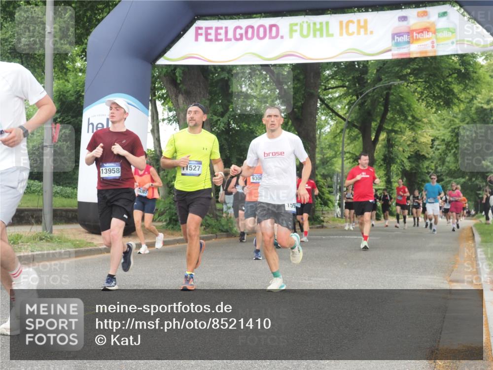 29.06.2025 - hella hamburg halbmarathon KatJ http://msf.ph/oto/8521410 29.06.2025 10:50:08 Zwischen KM18-KM19 1427, 7243 meine-sportfotos.de