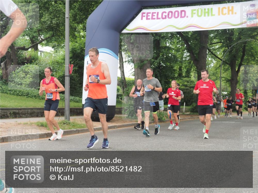 29.06.2025 - hella hamburg halbmarathon KatJ http://msf.ph/oto/8521482 29.06.2025 10:50:09 Zwischen KM18-KM19 4328, 7243 meine-sportfotos.de