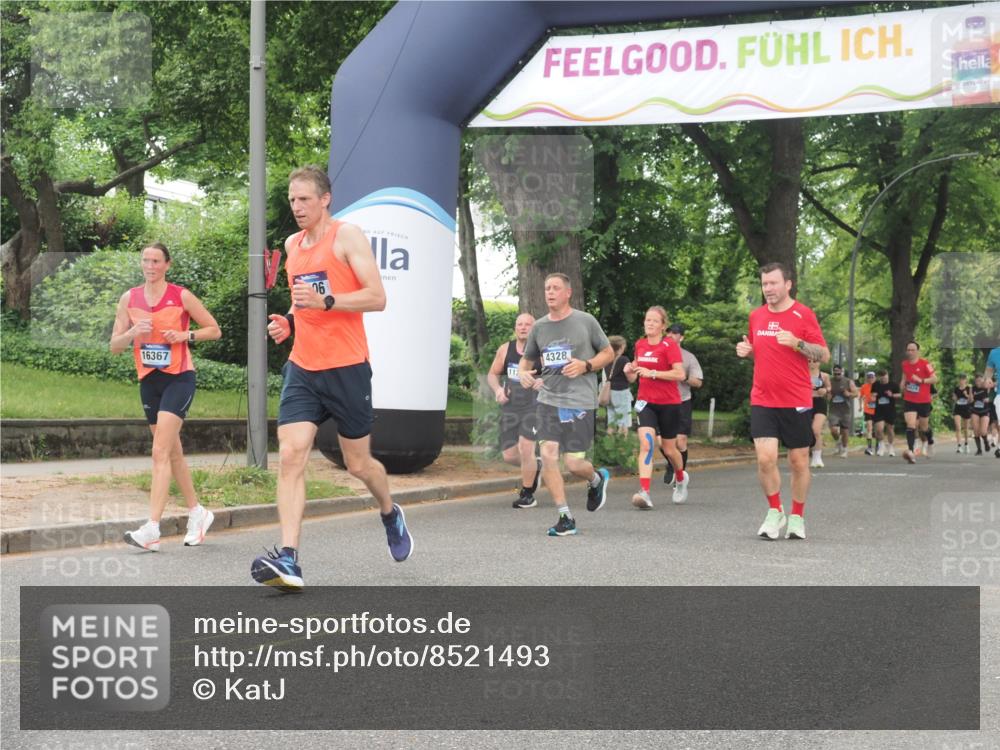 29.06.2025 - hella hamburg halbmarathon KatJ http://msf.ph/oto/8521493 29.06.2025 10:50:10 Zwischen KM18-KM19 4328, 7243 meine-sportfotos.de