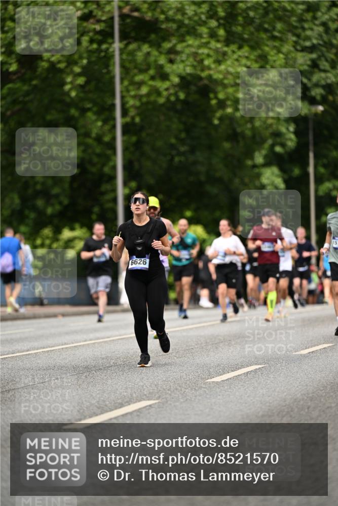 29.06.2025 - hella hamburg halbmarathon Dr. Thomas Lammeyer http://msf.ph/oto/8521570 29.06.2025 10:34:25 Kennedybrücke 1063, 1230, 2302, 2901, 3524, 3573, 4198, 4575, 4819, 6626, 7517, 8048, 9095, 10322, 10880, 10996 meine-sportfotos.de