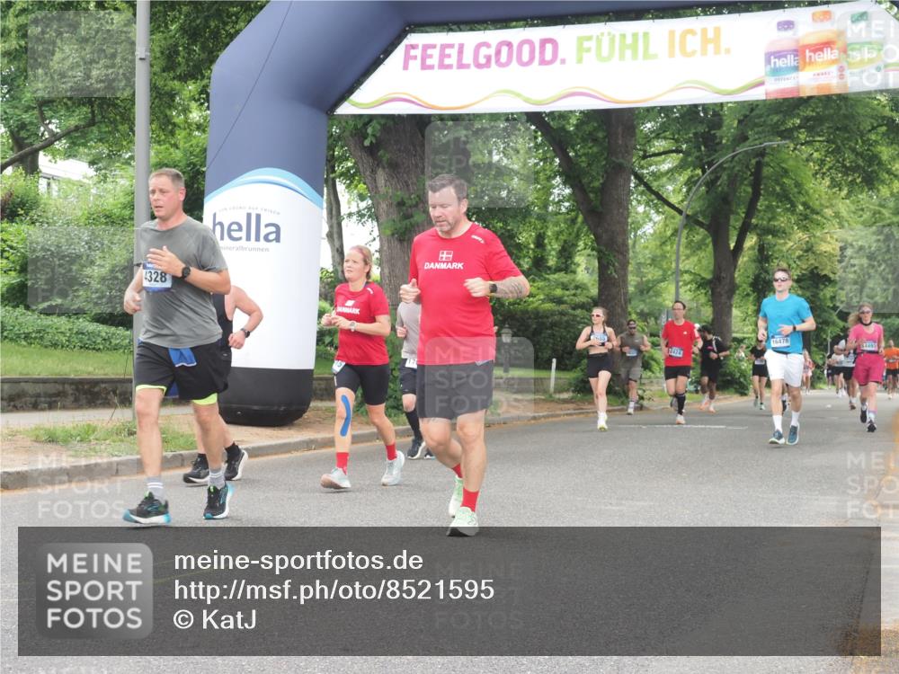 29.06.2025 - hella hamburg halbmarathon KatJ http://msf.ph/oto/8521595 29.06.2025 10:50:11 Zwischen KM18-KM19 4328, 7243 meine-sportfotos.de