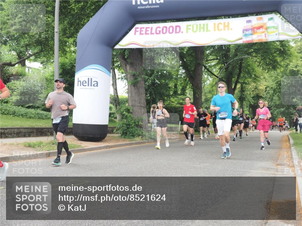 29.06.2025 - hella hamburg halbmarathon KatJ http://msf.ph/oto/8521624 29.06.2025 10:50:13 Zwischen KM18-KM19 2424, 2685, 4328 meine-sportfotos.de