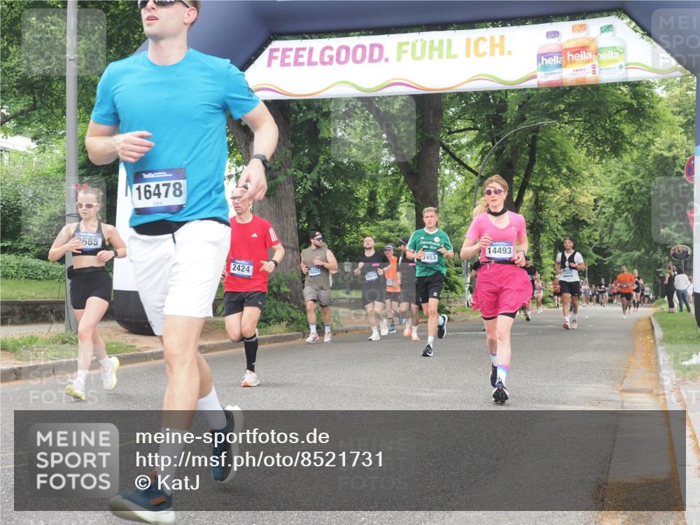 29.06.2025 - hella hamburg halbmarathon KatJ http://msf.ph/oto/8521731 29.06.2025 10:50:15 Zwischen KM18-KM19 2424, 2685, 4328, 7453 meine-sportfotos.de