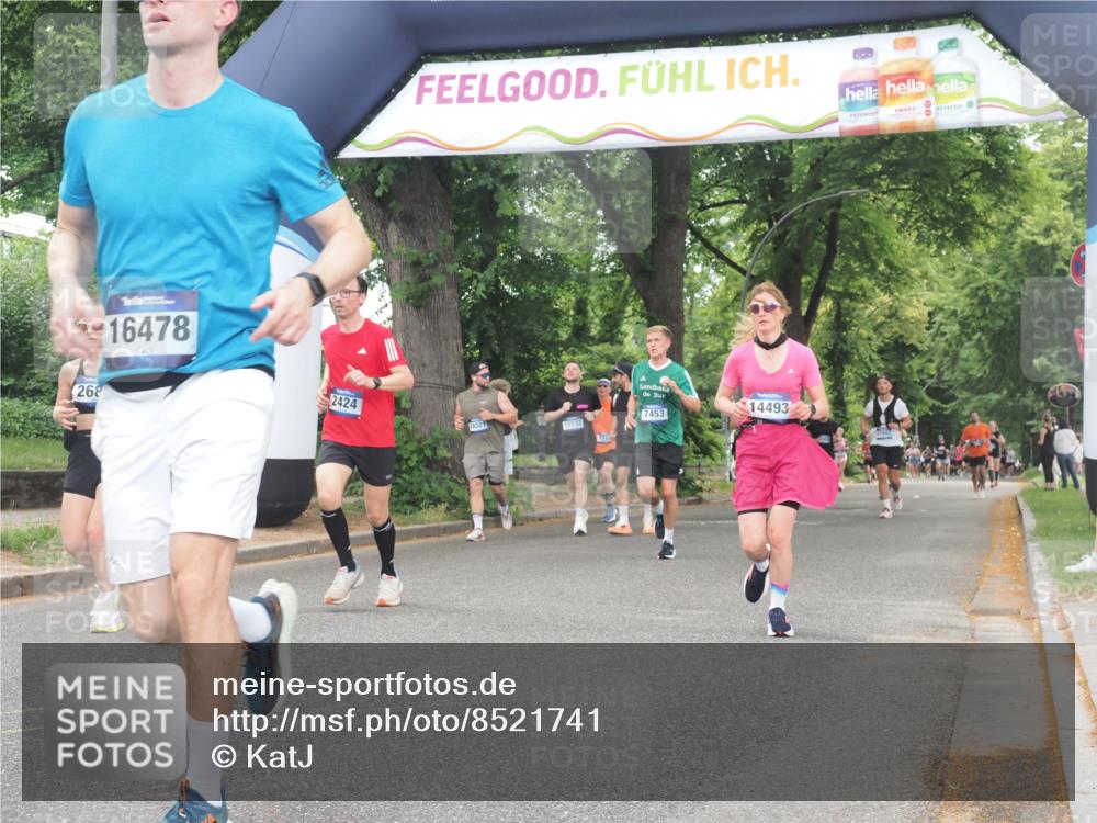 29.06.2025 - hella hamburg halbmarathon KatJ http://msf.ph/oto/8521741 29.06.2025 10:50:15 Zwischen KM18-KM19 2424, 2685, 4328, 7453 meine-sportfotos.de