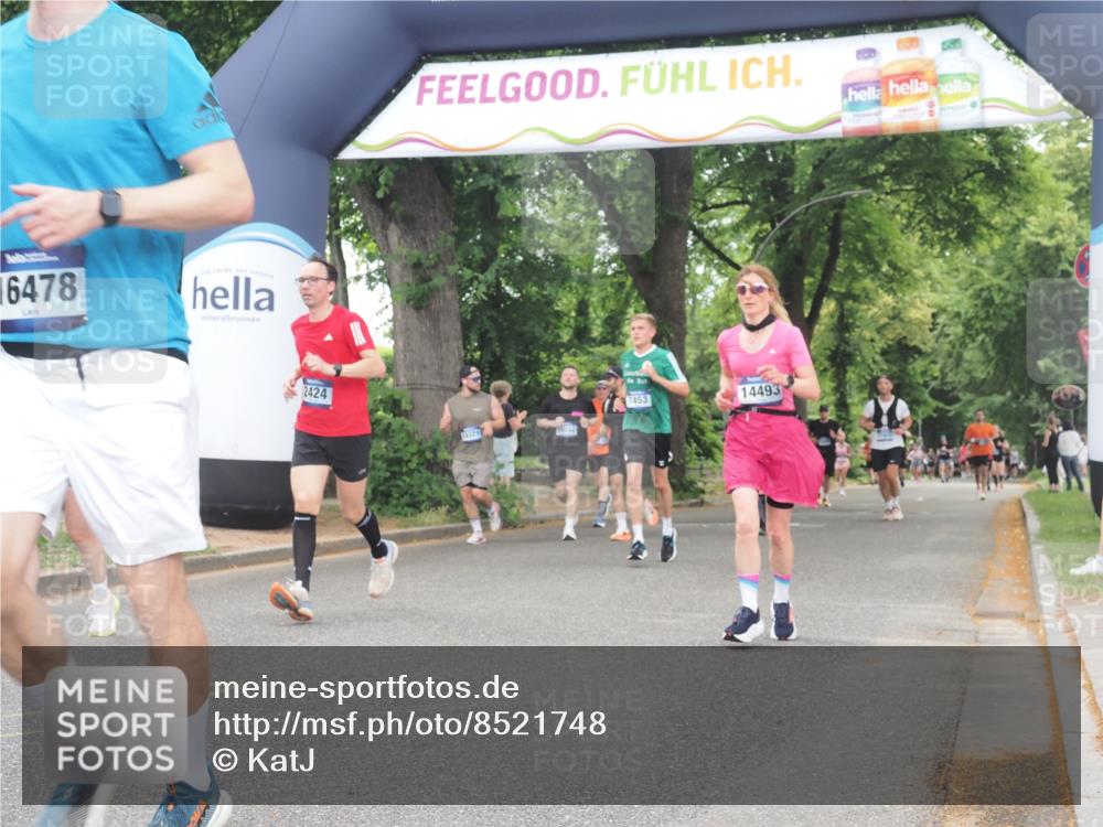 29.06.2025 - hella hamburg halbmarathon KatJ http://msf.ph/oto/8521748 29.06.2025 10:50:15 Zwischen KM18-KM19 2424, 2685, 4328, 7453 meine-sportfotos.de