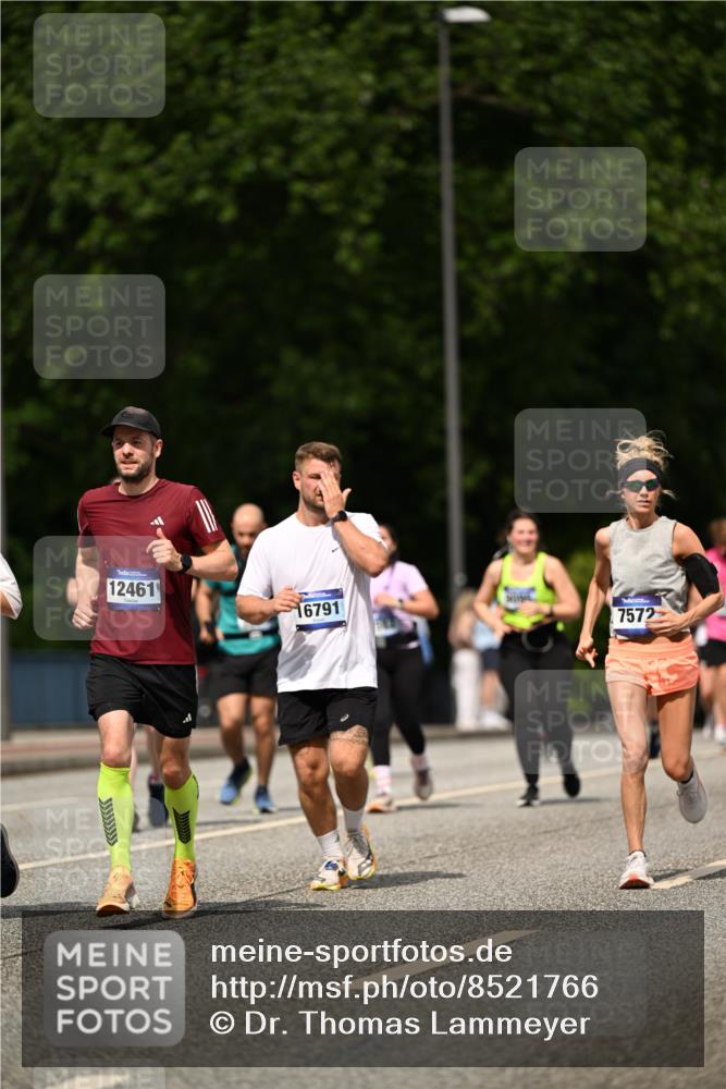 29.06.2025 - hella hamburg halbmarathon Dr. Thomas Lammeyer http://msf.ph/oto/8521766 29.06.2025 10:34:32 Kennedybrücke 2302, 3524, 3573, 4198, 4819, 6556, 6626, 7517, 9095, 9830, 10322, 10996 meine-sportfotos.de
