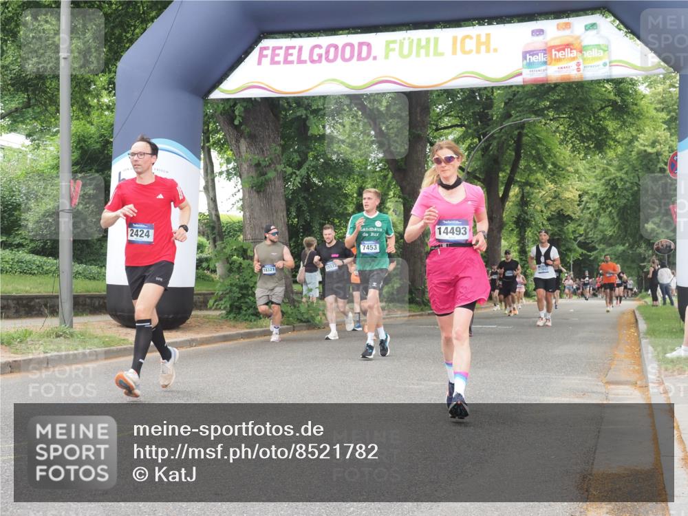29.06.2025 - hella hamburg halbmarathon KatJ http://msf.ph/oto/8521782 29.06.2025 10:50:15 Zwischen KM18-KM19 2424, 2685, 4328, 7453 meine-sportfotos.de