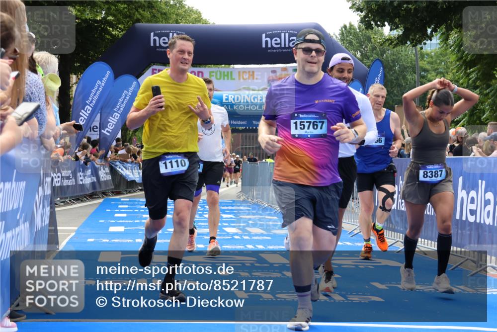 29.06.2025 - hella hamburg halbmarathon Strokosch-Dieckow http://msf.ph/oto/8521787 29.06.2025 11:24:09 Ziel 1110, 1349, 2529, 3464, 3466, 4288, 4979, 5493, 8387, 9988, 11249, 14615, 15266, 15343, 15619, 15767, 16135, 18046, 18685 meine-sportfotos.de