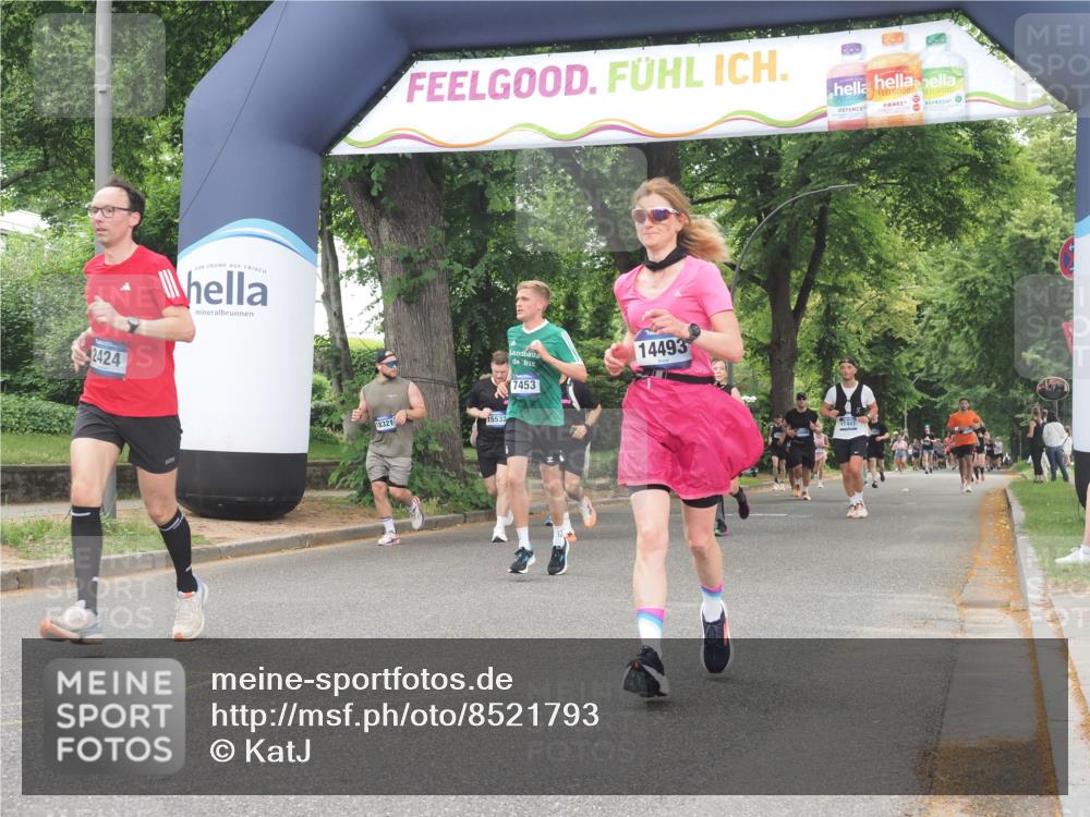 29.06.2025 - hella hamburg halbmarathon KatJ http://msf.ph/oto/8521793 29.06.2025 10:50:16 Zwischen KM18-KM19 2424, 2685, 4328, 7290, 7453 meine-sportfotos.de