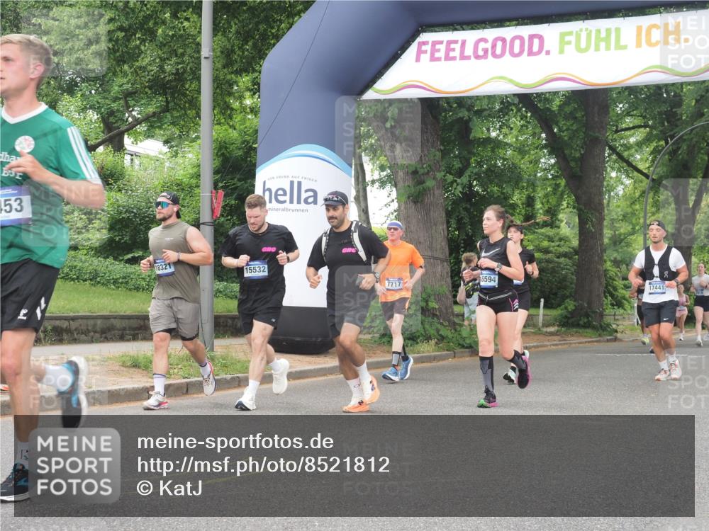 29.06.2025 - hella hamburg halbmarathon KatJ http://msf.ph/oto/8521812 29.06.2025 10:50:18 Zwischen KM18-KM19 2424, 2685, 7290, 7453, 7717 meine-sportfotos.de