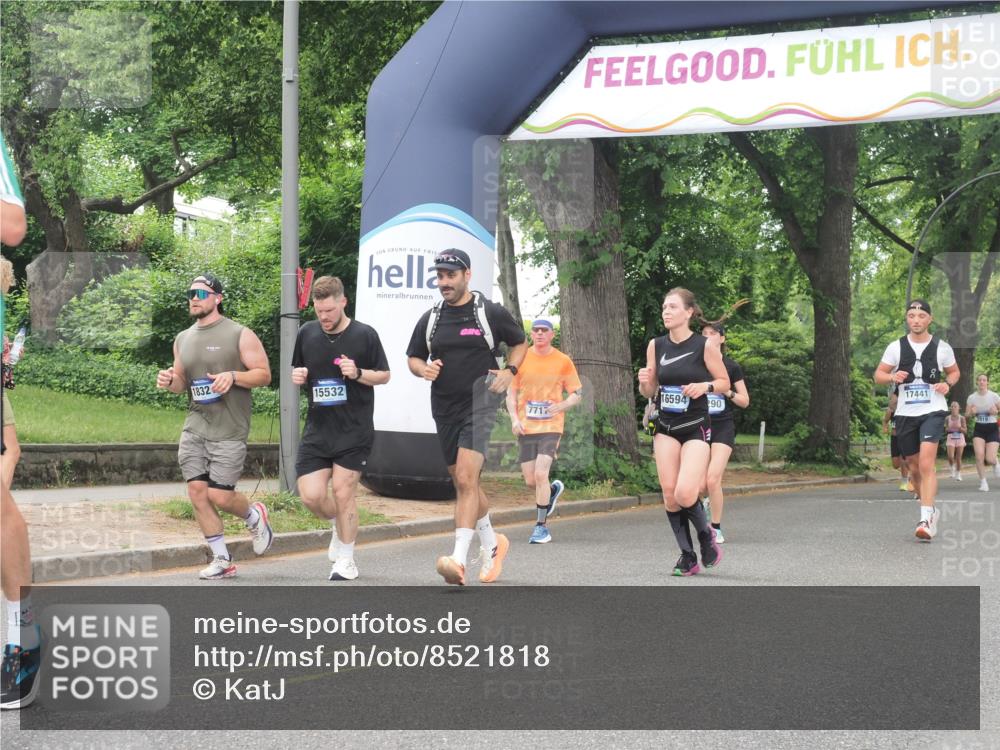 29.06.2025 - hella hamburg halbmarathon KatJ http://msf.ph/oto/8521818 29.06.2025 10:50:18 Zwischen KM18-KM19 2424, 2685, 7290, 7453, 7717 meine-sportfotos.de