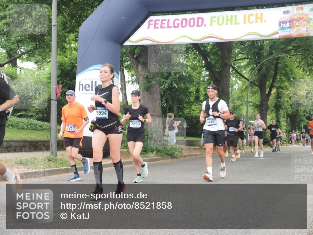 29.06.2025 - hella hamburg halbmarathon KatJ http://msf.ph/oto/8521858 29.06.2025 10:50:19 Zwischen KM18-KM19 2424, 2685, 7290, 7453, 7717 meine-sportfotos.de