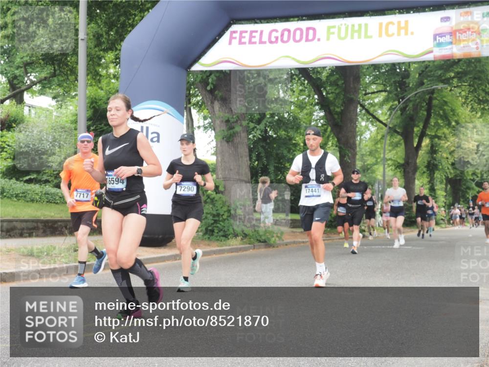 29.06.2025 - hella hamburg halbmarathon KatJ http://msf.ph/oto/8521870 29.06.2025 10:50:19 Zwischen KM18-KM19 2424, 2685, 7290, 7453, 7717 meine-sportfotos.de