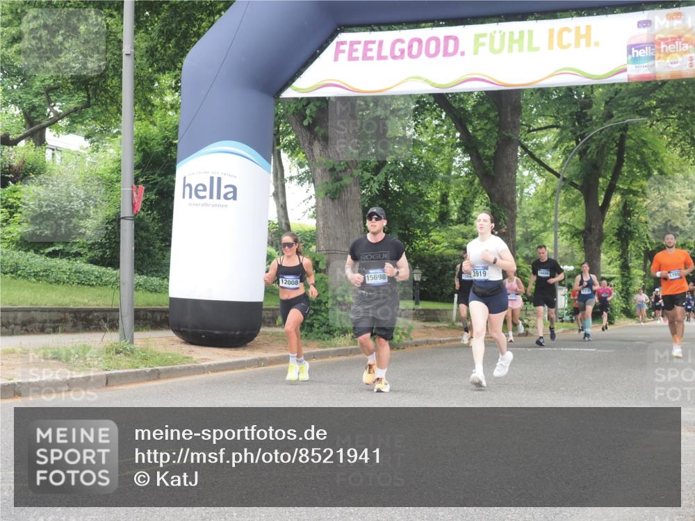 29.06.2025 - hella hamburg halbmarathon KatJ http://msf.ph/oto/8521941 29.06.2025 10:50:22 Zwischen KM18-KM19 3919, 7290, 7453, 7717 meine-sportfotos.de