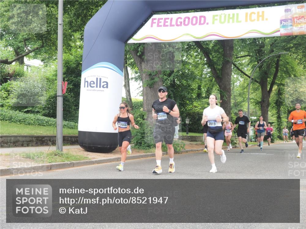 29.06.2025 - hella hamburg halbmarathon KatJ http://msf.ph/oto/8521947 29.06.2025 10:50:22 Zwischen KM18-KM19 3919, 7290, 7453, 7717 meine-sportfotos.de