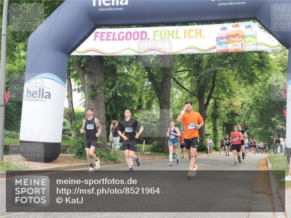 29.06.2025 - hella hamburg halbmarathon KatJ http://msf.ph/oto/8521964 29.06.2025 10:50:24 Zwischen KM18-KM19 3919, 7290, 7717 meine-sportfotos.de