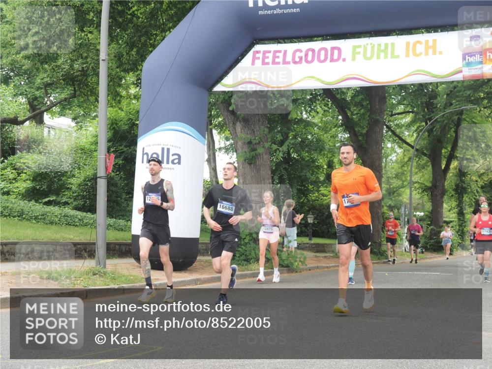 29.06.2025 - hella hamburg halbmarathon KatJ http://msf.ph/oto/8522005 29.06.2025 10:50:25 Zwischen KM18-KM19 1316, 3919, 7717 meine-sportfotos.de