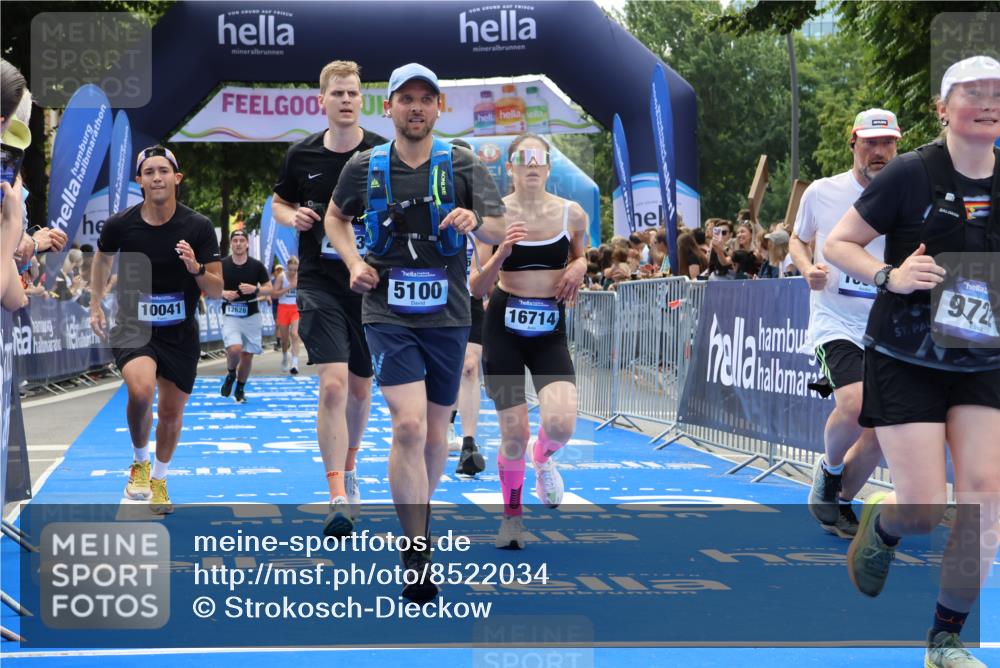 29.06.2025 - hella hamburg halbmarathon Strokosch-Dieckow http://msf.ph/oto/8522034 29.06.2025 11:24:26 Ziel 1419, 2140, 2993, 3929, 4834, 5100, 7832, 7891, 9722, 10041, 10065, 12628, 13014, 13810, 13825, 15445, 15505, 16714, 17490, 19052 meine-sportfotos.de