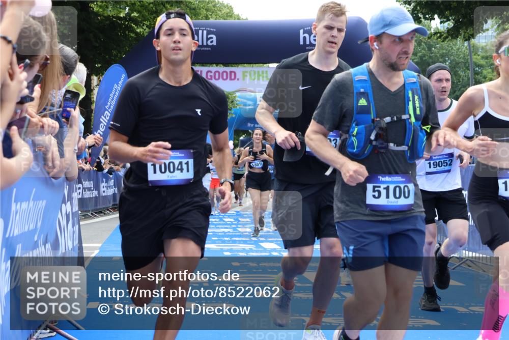 29.06.2025 - hella hamburg halbmarathon Strokosch-Dieckow http://msf.ph/oto/8522062 29.06.2025 11:24:27 Ziel 1419, 2993, 3929, 4834, 5100, 7832, 7891, 9722, 10041, 10065, 12628, 13014, 13810, 13825, 15445, 15505, 16714, 16781, 17490, 19052 meine-sportfotos.de