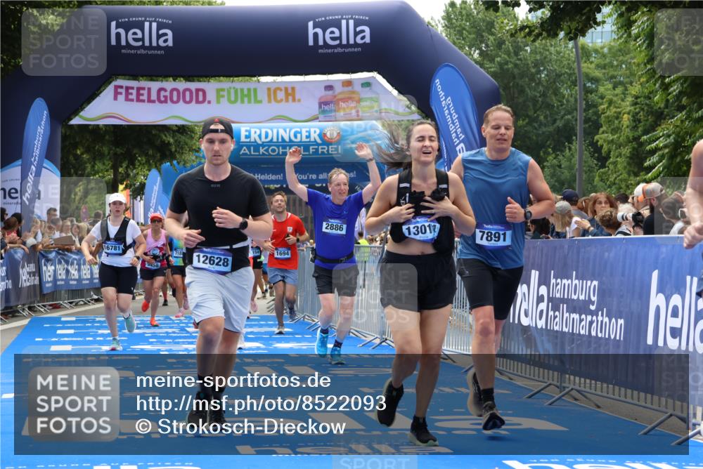 29.06.2025 - hella hamburg halbmarathon Strokosch-Dieckow http://msf.ph/oto/8522093 29.06.2025 11:24:30 Ziel 1419, 1694, 2886, 2993, 3929, 5100, 7832, 7891, 9567, 9635, 9722, 10041, 10065, 12628, 13014, 13031, 13825, 14633, 15445, 15505, 16714, 16781, 17490, 19052 meine-sportfotos.de