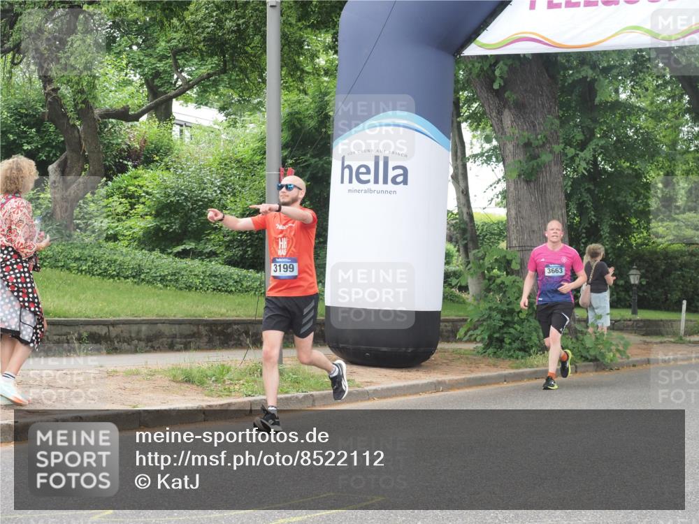 29.06.2025 - hella hamburg halbmarathon KatJ http://msf.ph/oto/8522112 29.06.2025 10:50:32 Zwischen KM18-KM19 1316, 3199 meine-sportfotos.de