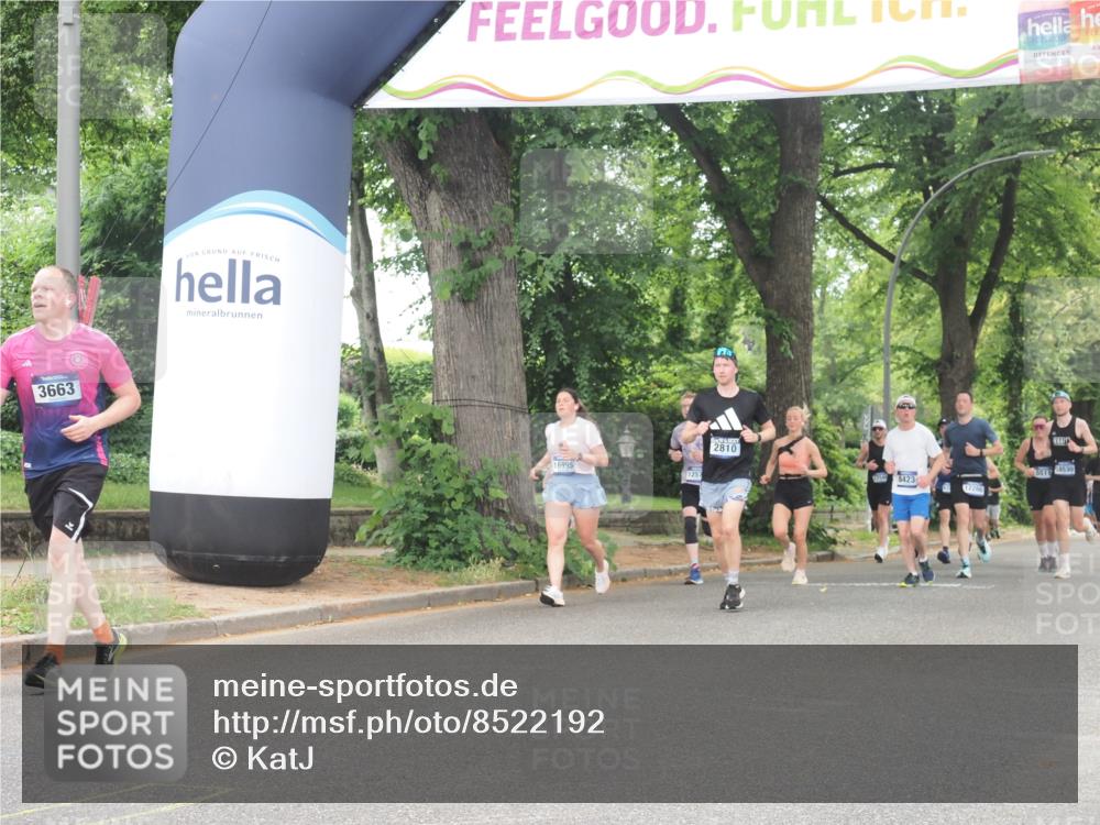 29.06.2025 - hella hamburg halbmarathon KatJ http://msf.ph/oto/8522192 29.06.2025 10:50:34 Zwischen KM18-KM19 3199, 3663 meine-sportfotos.de