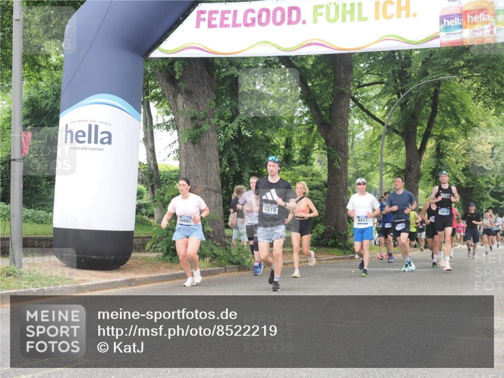 29.06.2025 - hella hamburg halbmarathon KatJ http://msf.ph/oto/8522219 29.06.2025 10:50:35 Zwischen KM18-KM19 2810, 3199, 3663 meine-sportfotos.de