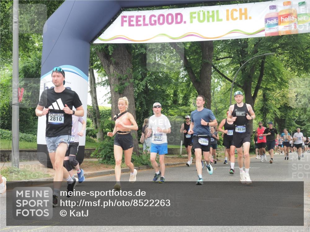 29.06.2025 - hella hamburg halbmarathon KatJ http://msf.ph/oto/8522263 29.06.2025 10:50:37 Zwischen KM18-KM19 2810, 3199, 3663, 8423 meine-sportfotos.de