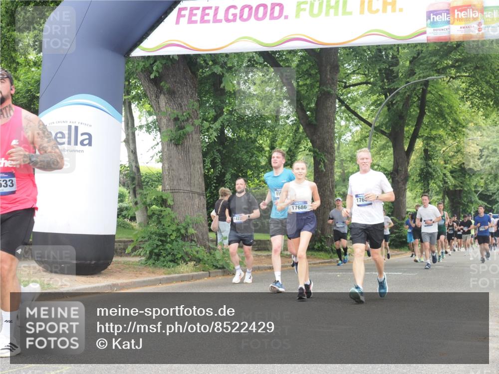 29.06.2025 - hella hamburg halbmarathon KatJ http://msf.ph/oto/8522429 29.06.2025 10:50:45 Zwischen KM18-KM19 4389, 5511, 6966 meine-sportfotos.de