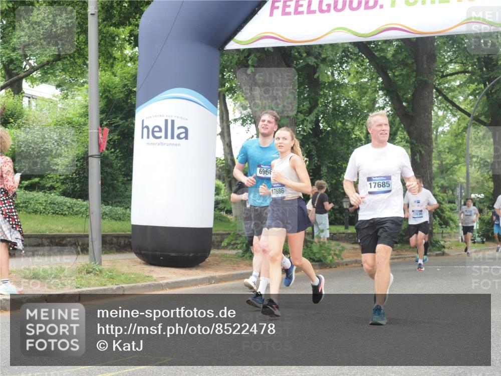 29.06.2025 - hella hamburg halbmarathon KatJ http://msf.ph/oto/8522478 29.06.2025 10:50:46 Zwischen KM18-KM19 4389, 5511, 6966 meine-sportfotos.de