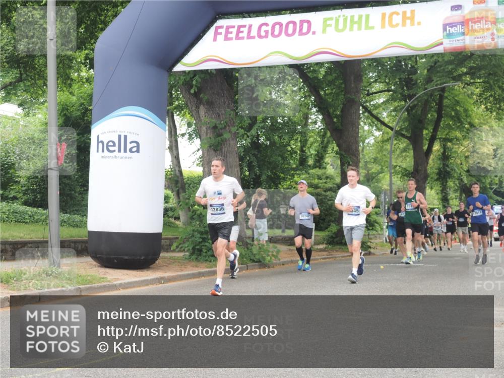 29.06.2025 - hella hamburg halbmarathon KatJ http://msf.ph/oto/8522505 29.06.2025 10:50:48 Zwischen KM18-KM19 4945, 6966 meine-sportfotos.de