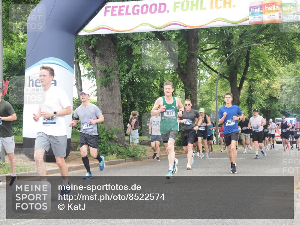 29.06.2025 - hella hamburg halbmarathon KatJ http://msf.ph/oto/8522574 29.06.2025 10:50:51 Zwischen KM18-KM19 1531, 4945, 6966 meine-sportfotos.de