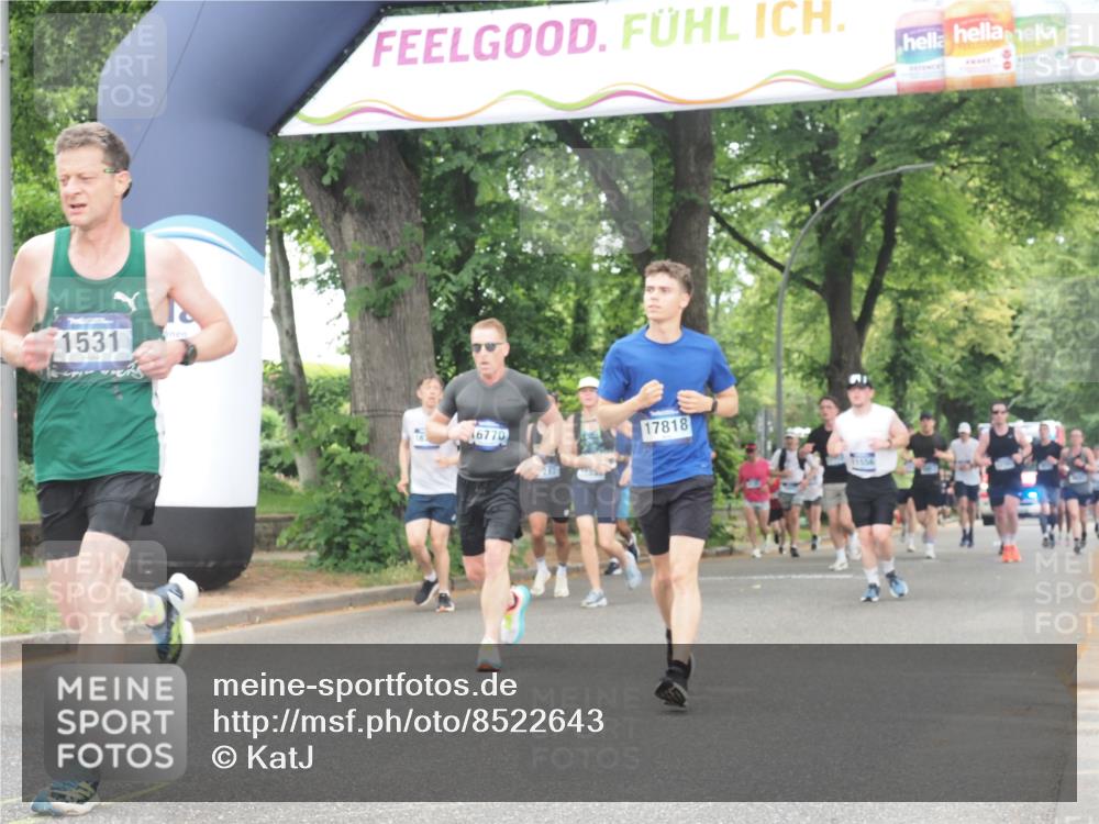 29.06.2025 - hella hamburg halbmarathon KatJ http://msf.ph/oto/8522643 29.06.2025 10:50:52 Zwischen KM18-KM19 1531, 4945, 6966 meine-sportfotos.de