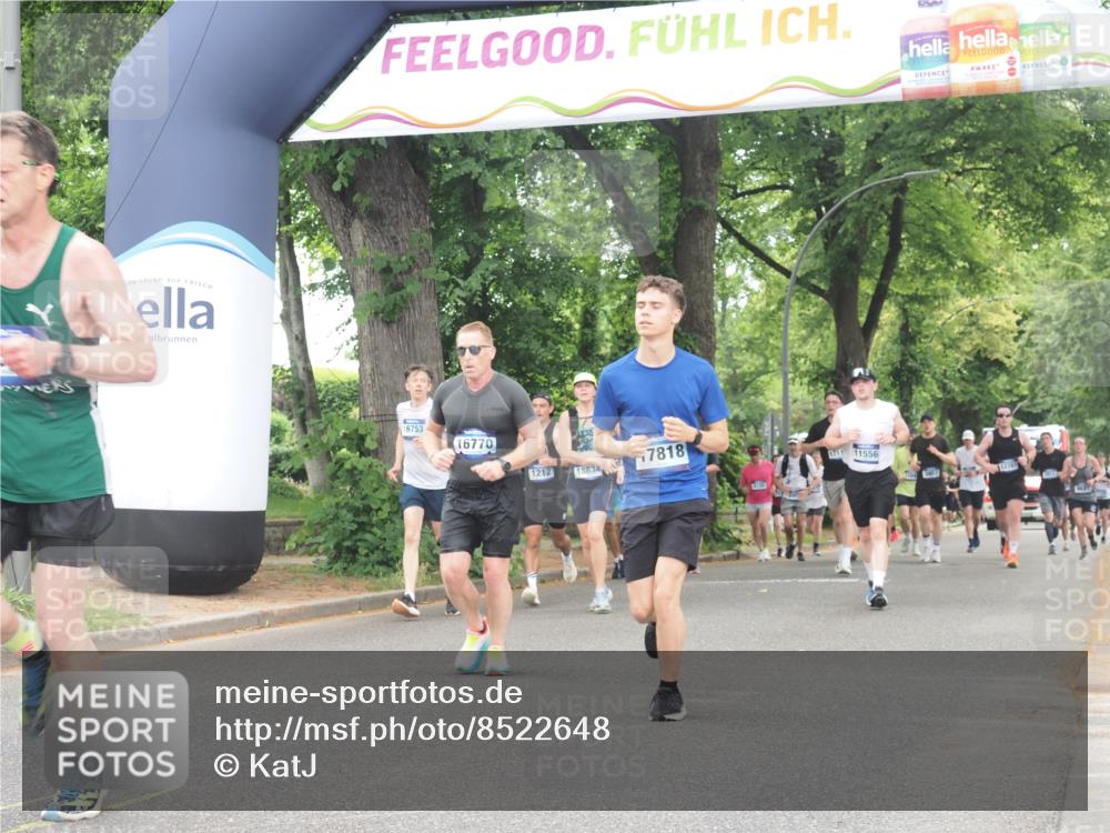 29.06.2025 - hella hamburg halbmarathon KatJ http://msf.ph/oto/8522648 29.06.2025 10:50:52 Zwischen KM18-KM19 1531, 4945, 6966 meine-sportfotos.de