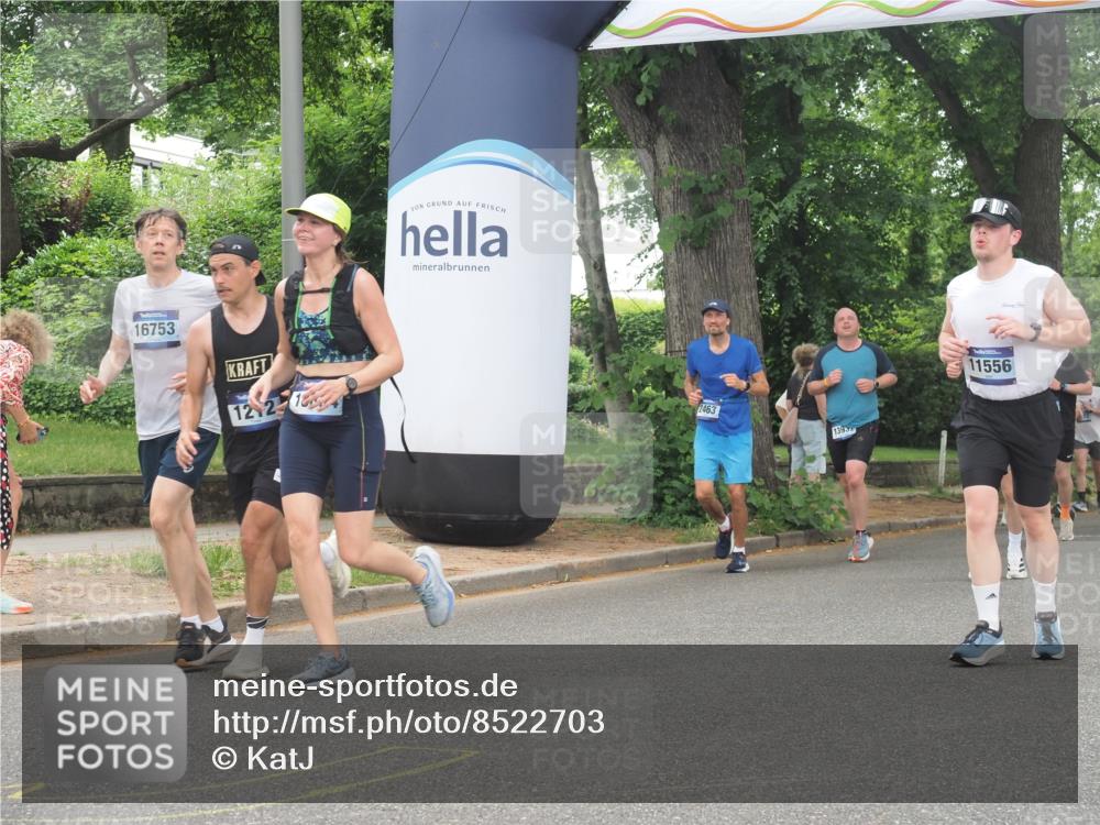 29.06.2025 - hella hamburg halbmarathon KatJ http://msf.ph/oto/8522703 29.06.2025 10:50:55 Zwischen KM18-KM19 1212, 1531, 4945 meine-sportfotos.de
