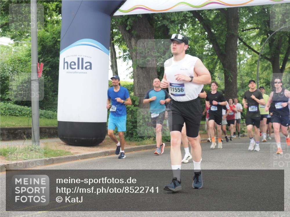 29.06.2025 - hella hamburg halbmarathon KatJ http://msf.ph/oto/8522741 29.06.2025 10:50:56 Zwischen KM18-KM19 1212, 1531, 4945, 5653 meine-sportfotos.de