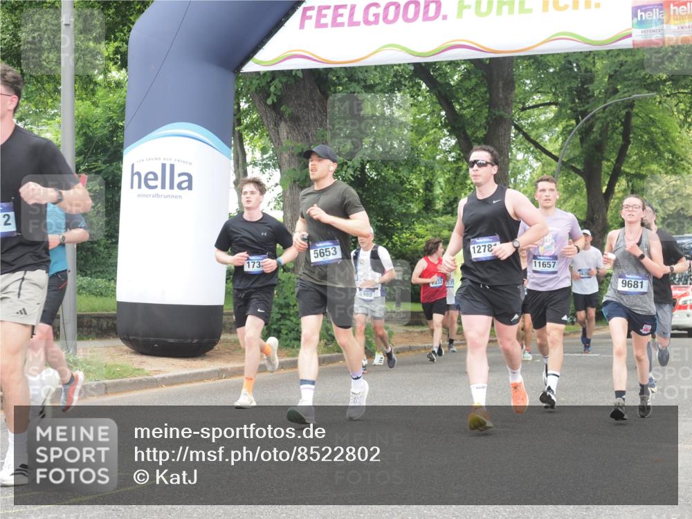 29.06.2025 - hella hamburg halbmarathon KatJ http://msf.ph/oto/8522802 29.06.2025 10:50:58 Zwischen KM18-KM19 1212, 1733, 1851, 2463, 4985, 5653, 7333 meine-sportfotos.de