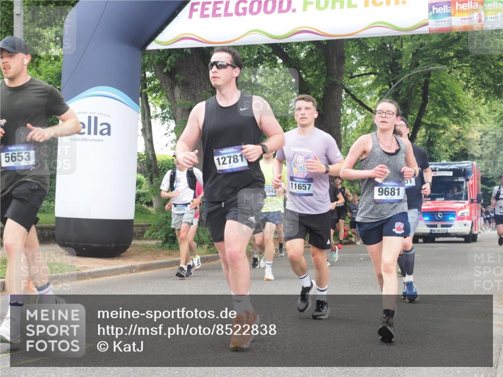 29.06.2025 - hella hamburg halbmarathon KatJ http://msf.ph/oto/8522838 29.06.2025 10:50:59 Zwischen KM18-KM19 1212, 1733, 1851, 2463, 4985, 5653, 7333 meine-sportfotos.de