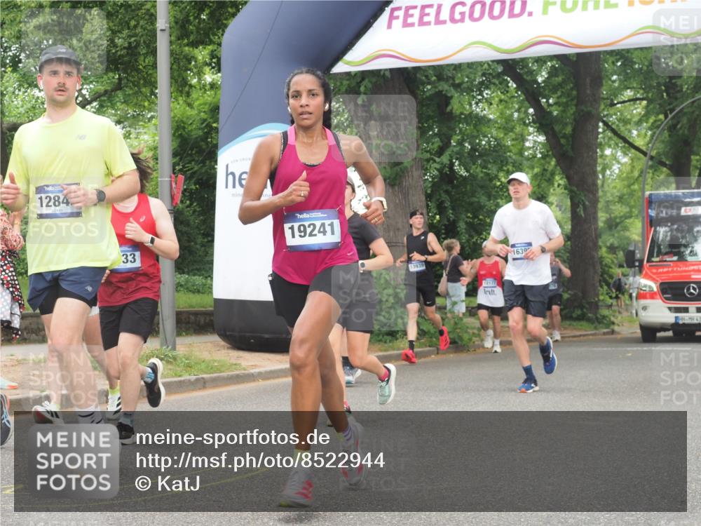 29.06.2025 - hella hamburg halbmarathon KatJ http://msf.ph/oto/8522944 29.06.2025 10:51:01 Zwischen KM18-KM19 1212, 1733, 1851, 2463, 4120, 4985, 5653, 7333 meine-sportfotos.de