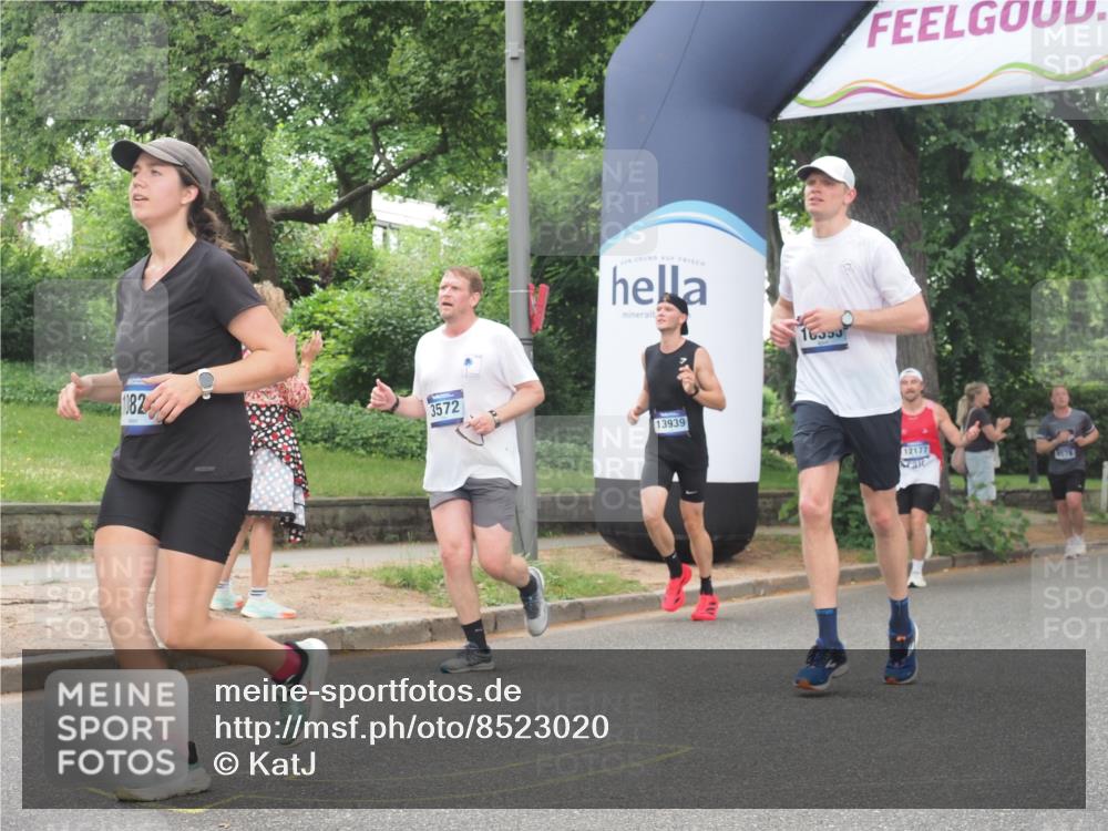 29.06.2025 - hella hamburg halbmarathon KatJ http://msf.ph/oto/8523020 29.06.2025 10:51:03 Zwischen KM18-KM19 1733, 1851, 2463, 3572, 4120, 4985, 5653, 7333 meine-sportfotos.de