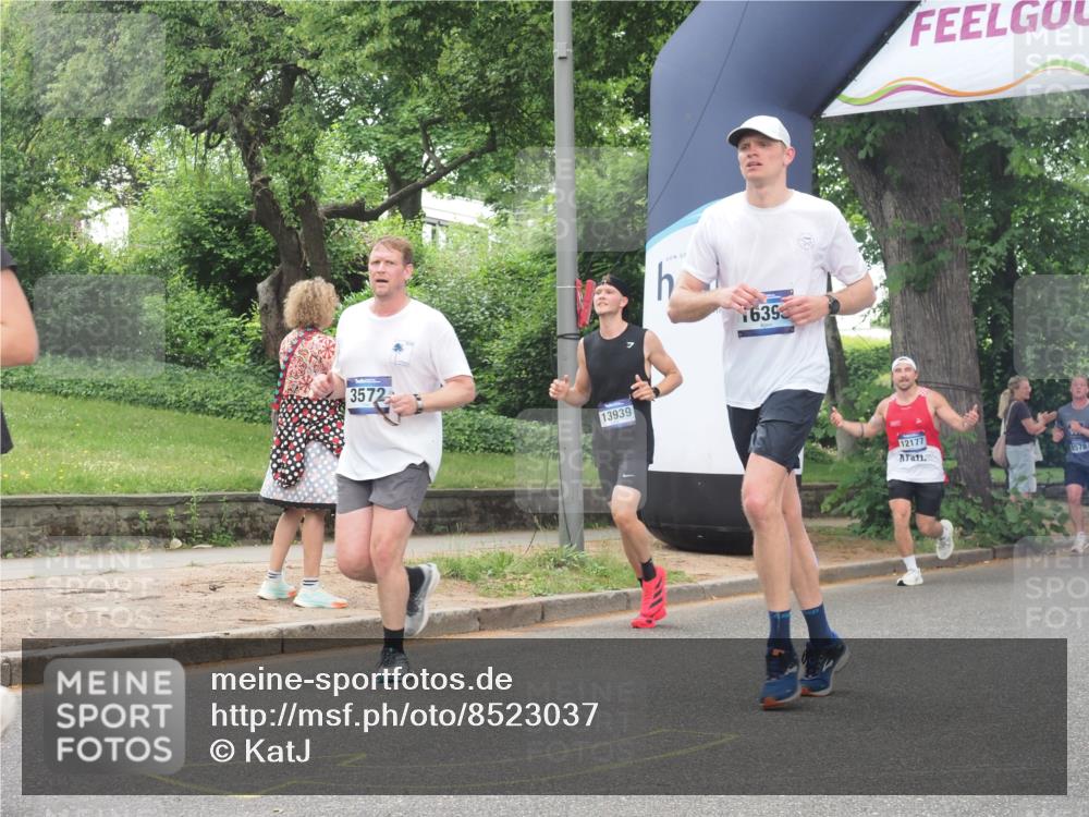 29.06.2025 - hella hamburg halbmarathon KatJ http://msf.ph/oto/8523037 29.06.2025 10:51:03 Zwischen KM18-KM19 1733, 1851, 2463, 3572, 4120, 4985, 5653, 7333 meine-sportfotos.de