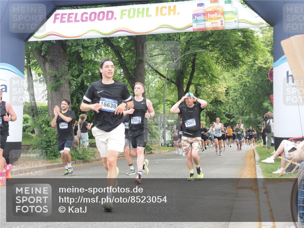 29.06.2025 - hella hamburg halbmarathon KatJ http://msf.ph/oto/8523054 29.06.2025 10:51:10 Zwischen KM18-KM19 2698, 3572, 5354, 5365, 8578 meine-sportfotos.de