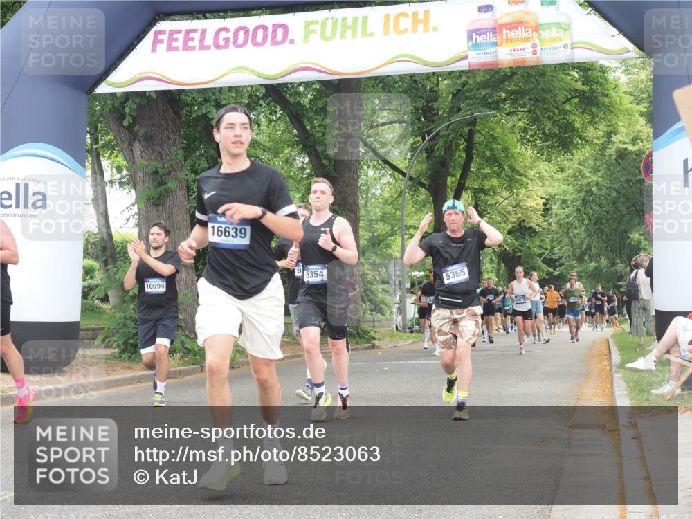 29.06.2025 - hella hamburg halbmarathon KatJ http://msf.ph/oto/8523063 29.06.2025 10:51:10 Zwischen KM18-KM19 2698, 3572, 5354, 5365, 8578 meine-sportfotos.de