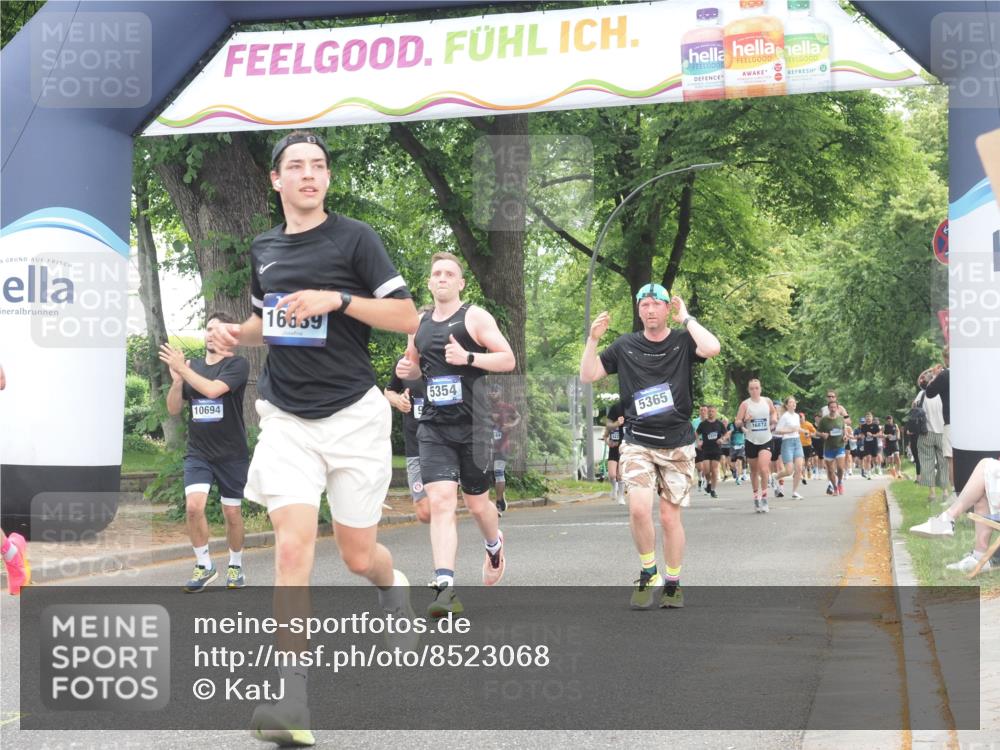 29.06.2025 - hella hamburg halbmarathon KatJ http://msf.ph/oto/8523068 29.06.2025 10:51:10 Zwischen KM18-KM19 2698, 3572, 5354, 5365, 8578 meine-sportfotos.de