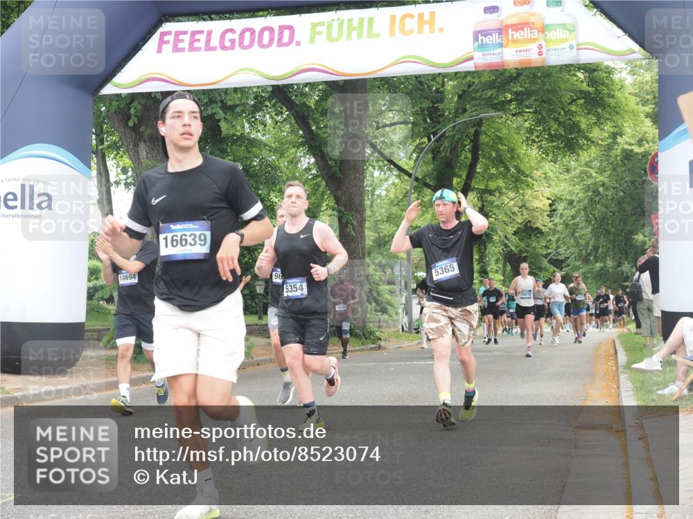 29.06.2025 - hella hamburg halbmarathon KatJ http://msf.ph/oto/8523074 29.06.2025 10:51:10 Zwischen KM18-KM19 2698, 3572, 5354, 5365, 8578 meine-sportfotos.de